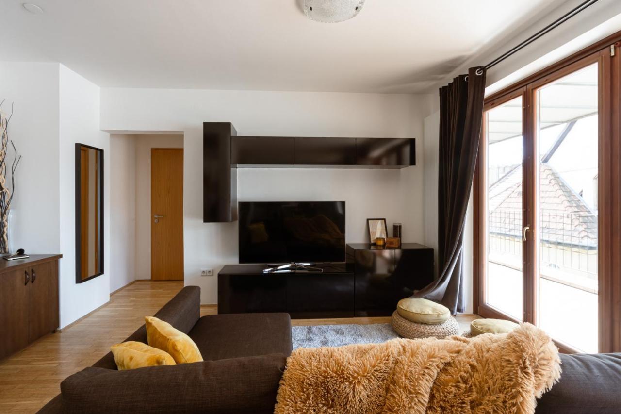 Sunny Penthouse Front Of Szimpla Kert Apartment Budapest Exterior photo